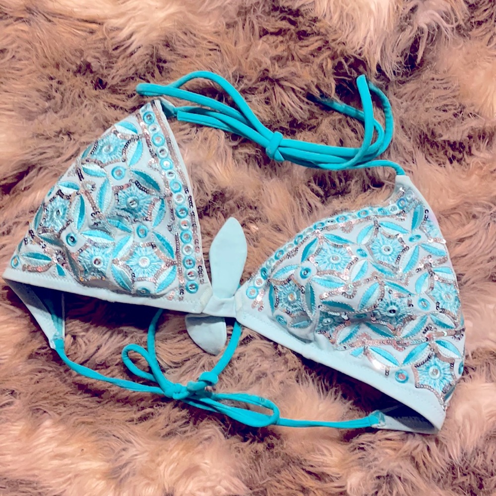 GORGEOUS LIKE NEW VICTORIA’S SECRET SEQUIN SWIMTOP